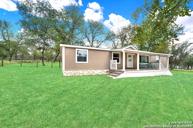 Details for 1019 Eagle Creek Dr, Floresville, TX 78114