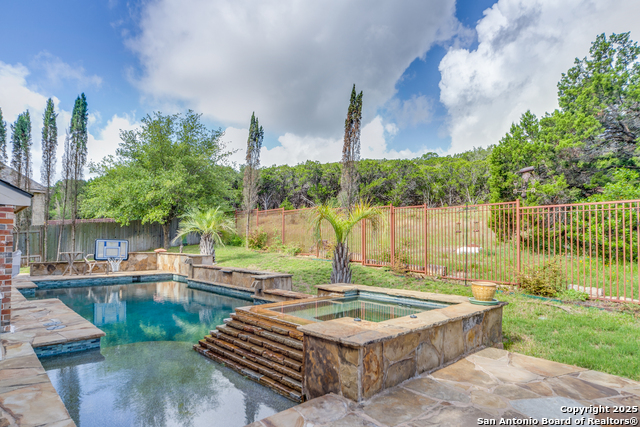 Image 27 of 36 For 21719 Chaucer Hill