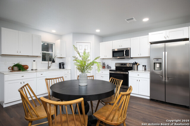 Listing photo id 20 for 559 W Nacogdoches St
