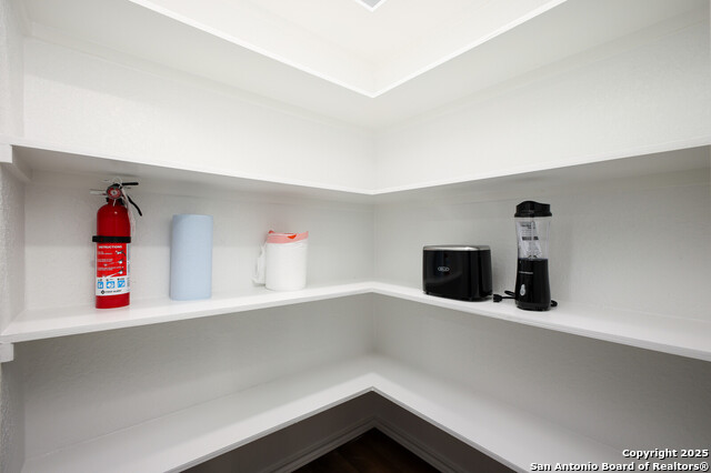 Listing photo id 21 for 559 W Nacogdoches St