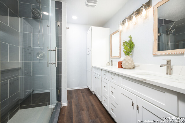 Listing photo id 37 for 559 W Nacogdoches St