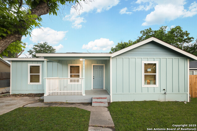 Listing photo id 2 for 559 W Nacogdoches St
