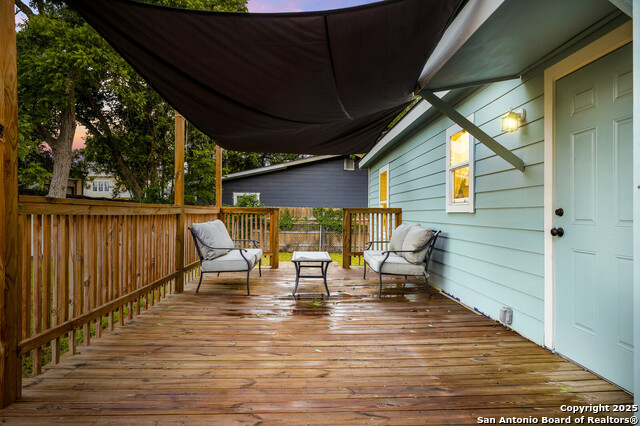 Listing photo id 42 for 559 W Nacogdoches St