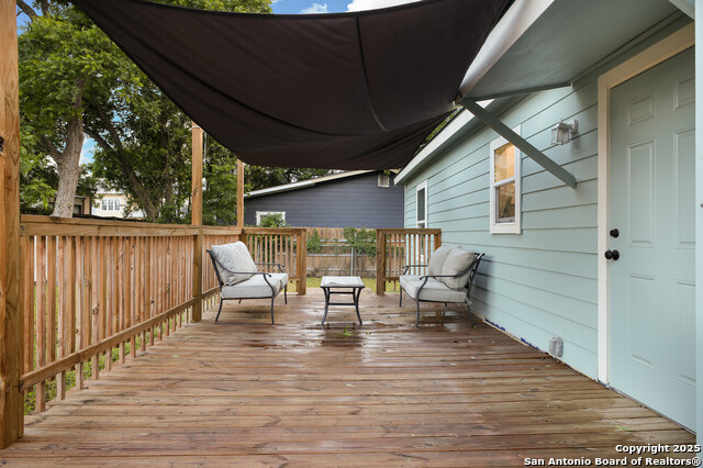 Listing photo id 43 for 559 W Nacogdoches St