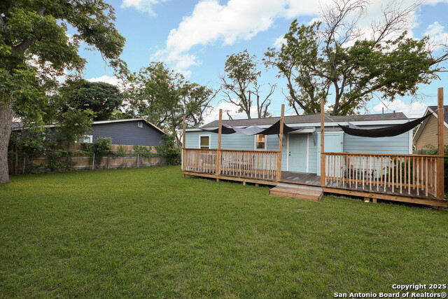 Listing photo id 44 for 559 W Nacogdoches St