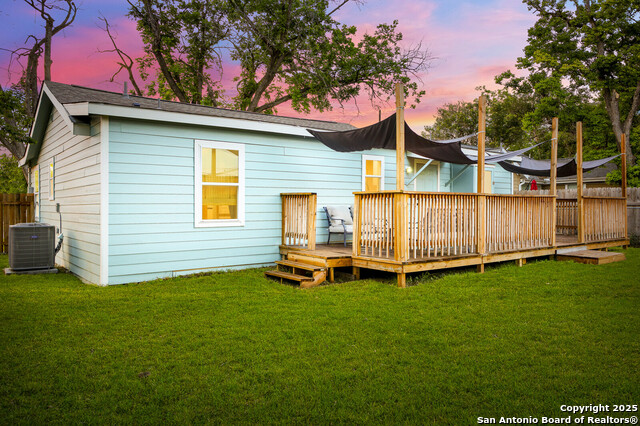 Listing photo id 45 for 559 W Nacogdoches St