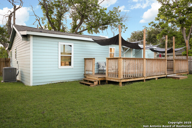 Listing photo id 46 for 559 W Nacogdoches St