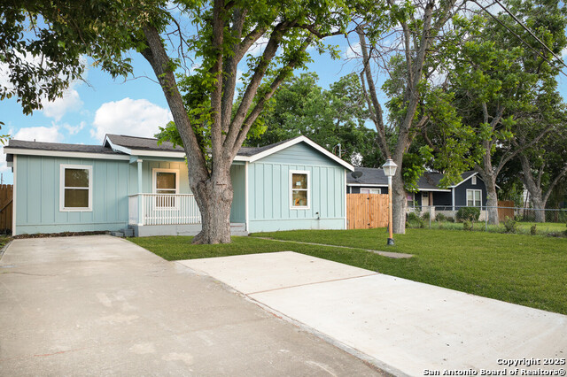 Listing photo id 3 for 559 W Nacogdoches St
