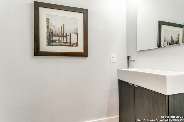 Listing photo id 17 for 312 Burleson