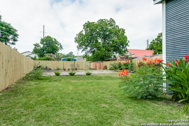 Listing photo id 23 for 312 Burleson