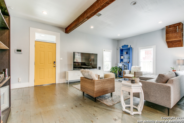 Listing photo id 3 for 312 Burleson