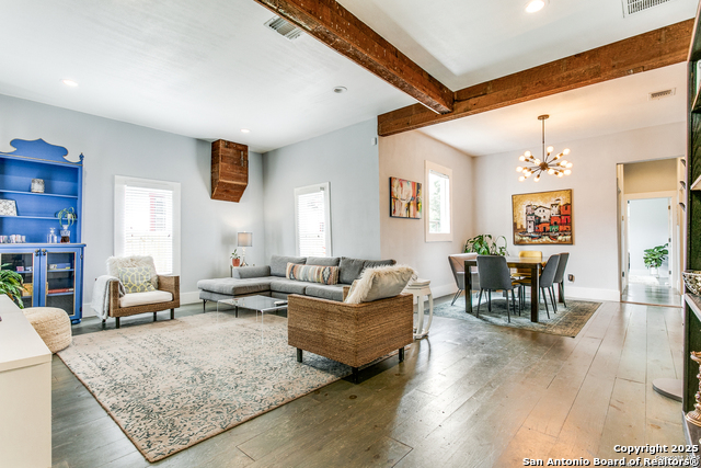 Listing photo id 5 for 312 Burleson