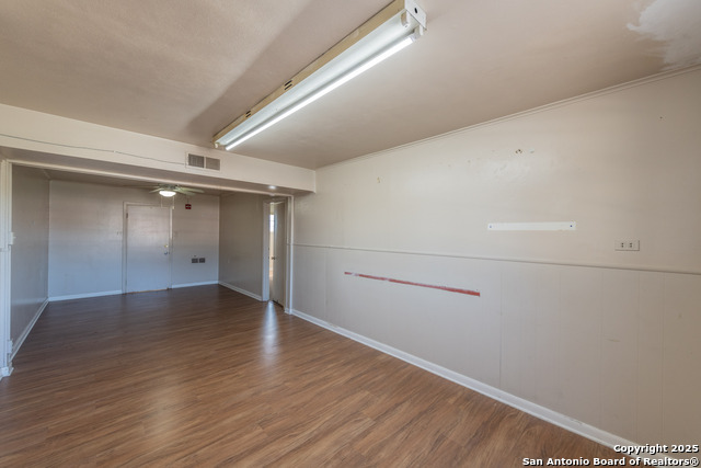 Image 10 of 34 For 910 Manor Dr