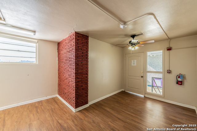Image 32 of 34 For 910 Manor Dr