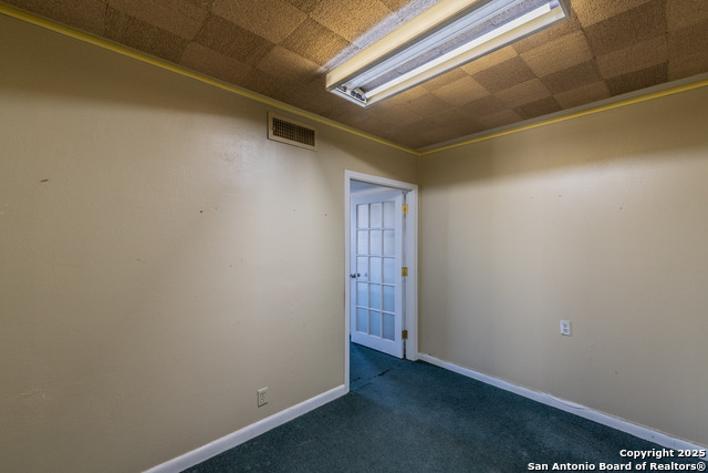 Image 4 of 34 For 910 Manor Dr