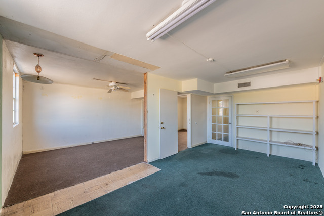 Image 6 of 34 For 910 Manor Dr