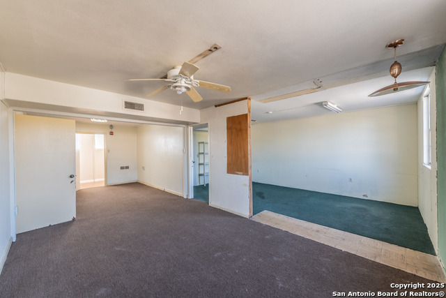 Image 7 of 34 For 910 Manor Dr