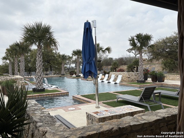 Listing photo id 14 for 221 Navarro  