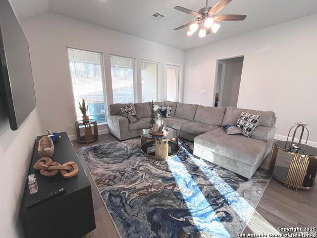 Listing photo id 2 for 221 Navarro  