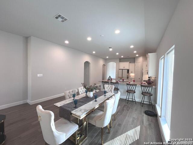Listing photo id 4 for 221 Navarro  