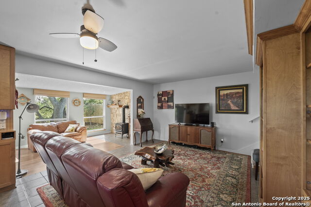 Image 13 of 44 For 1400 Willow Dr