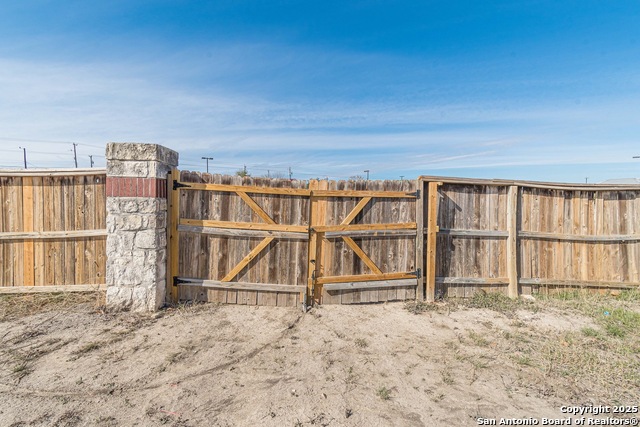 Listing photo id 44 for 4303 Rogans Hbr
