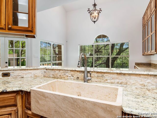 Listing photo id 12 for 6 De Zavala