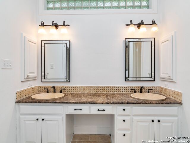 Listing photo id 19 for 6 De Zavala
