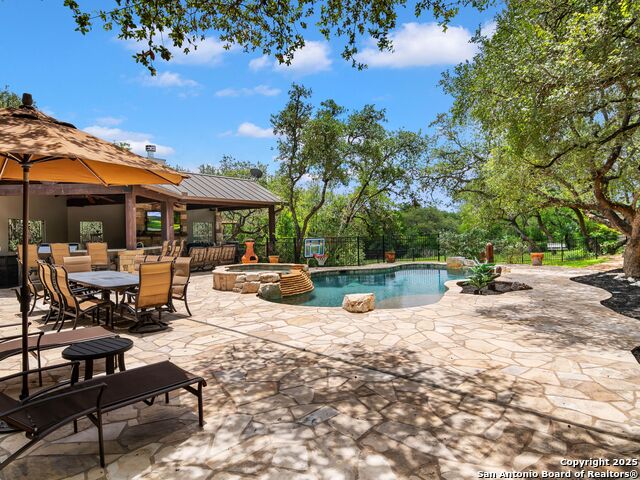 Listing photo id 35 for 6 De Zavala