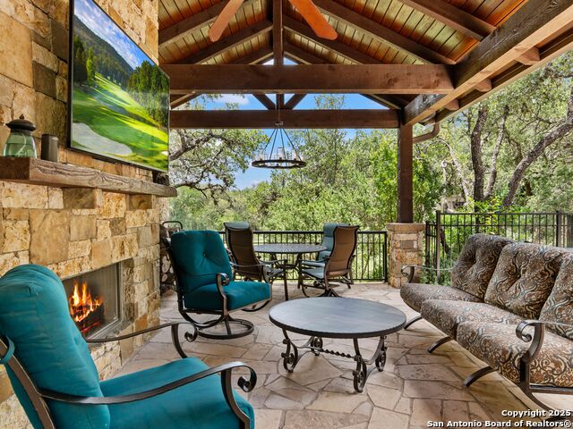 Listing photo id 40 for 6 De Zavala