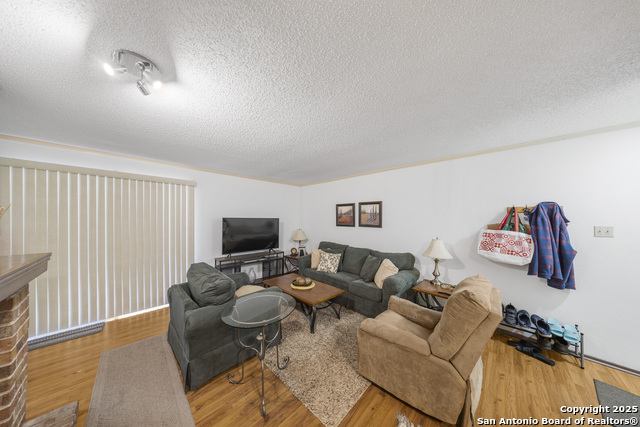 Listing photo id 4 for 4212 Medical 1007