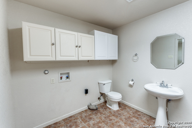 Image 12 of 15 For 832 Saint James