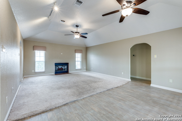 Image 4 of 15 For 832 Saint James