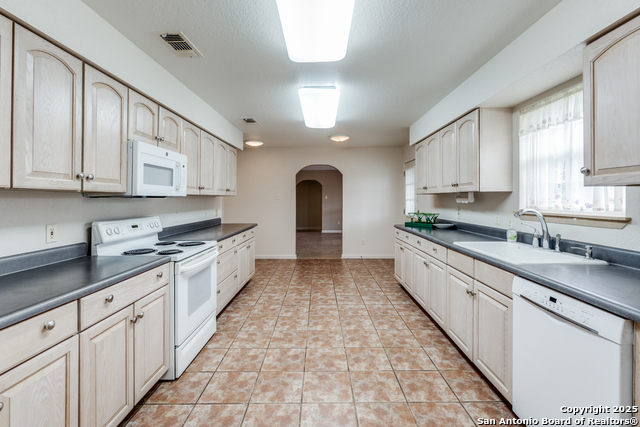Image 6 of 15 For 832 Saint James
