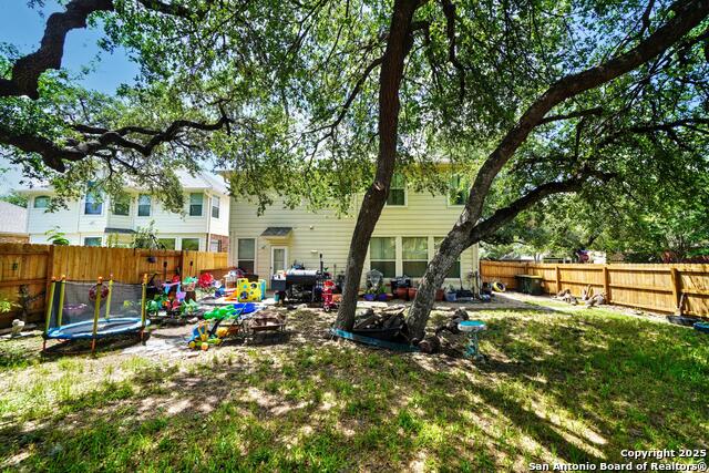 Image 8 of 15 For 525 Thurber  