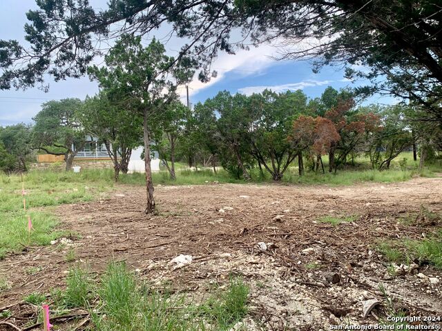 Listing photo id 15 for 807 Stagecoach