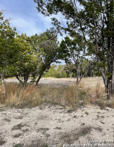 Listing photo id 18 for 807 Stagecoach