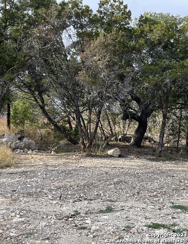 Listing photo id 23 for 807 Stagecoach