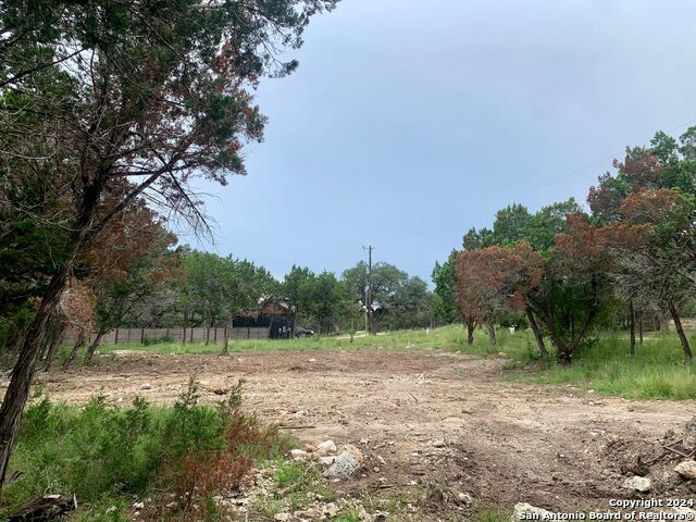 Listing photo id 4 for 807 Stagecoach