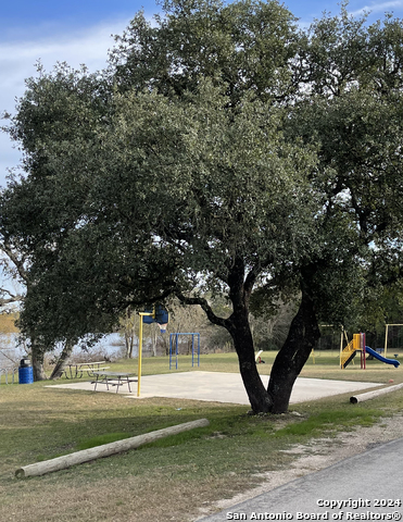 Listing photo id 5 for 807 Stagecoach