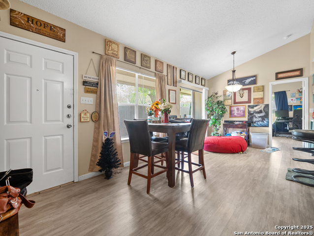 Image 20 of 39 For 14423 Edgemont