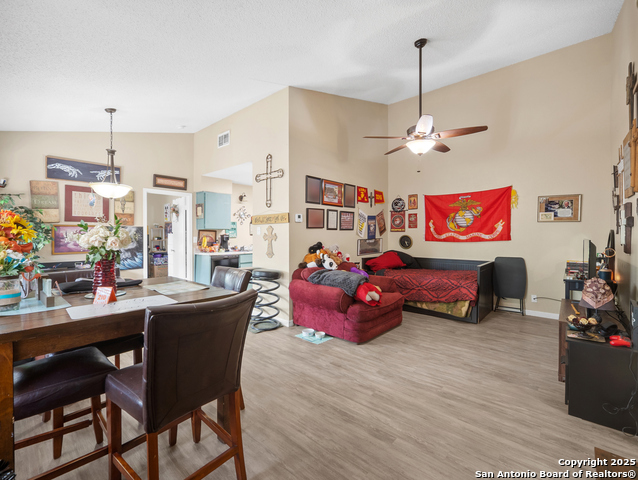 Image 21 of 39 For 14423 Edgemont