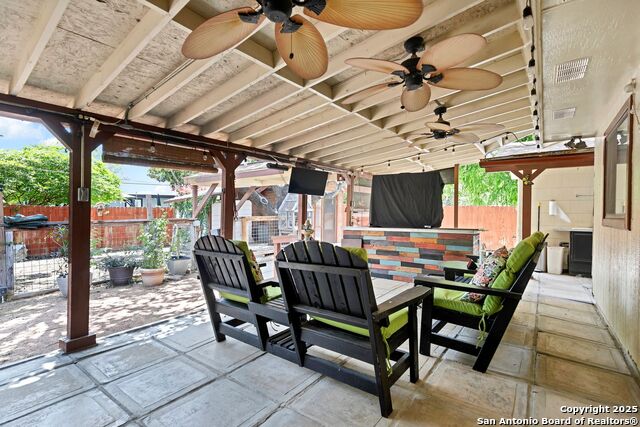 Image 18 of 23 For 10811 Briarway