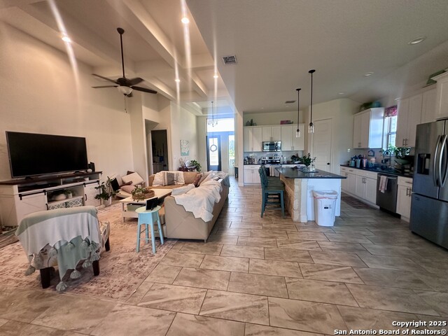 Image 5 of 10 For 132 West Short Meadow Drive