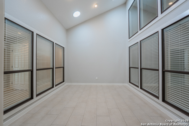 Listing photo id 14 for 322 Wood Shadow