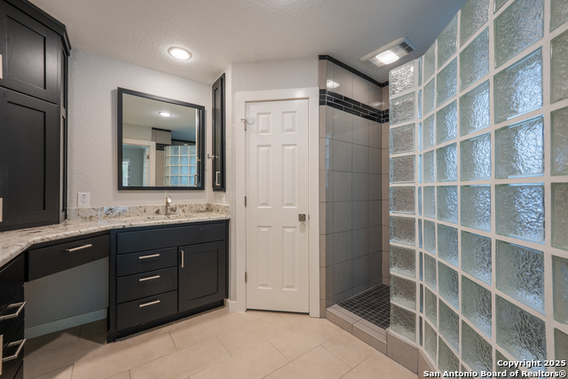 Listing photo id 17 for 322 Wood Shadow