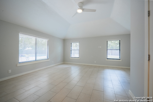 Listing photo id 26 for 322 Wood Shadow