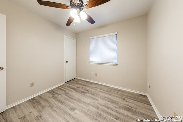 Listing photo id 8 for 12102 Stoney Falls