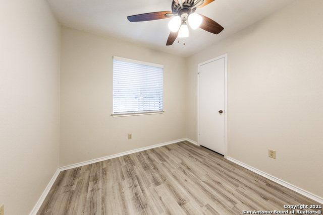 Listing photo id 9 for 12102 Stoney Falls
