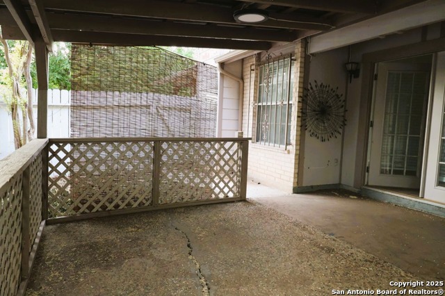 Listing photo id 11 for 12102 Stoney Falls